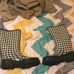 Houndstooth rain boots